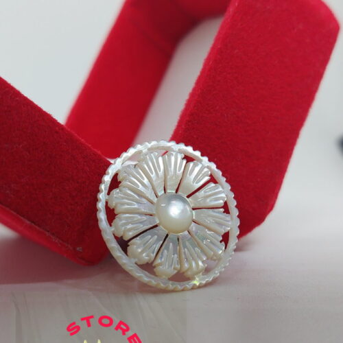 Mother of pearl handmade brooch flower round onimanted bevel petals
