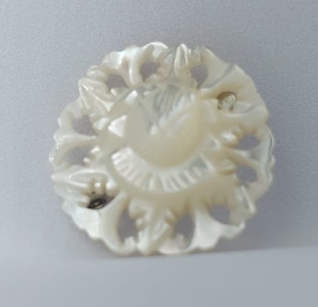 Mother of pearl handmade brooch flower round onimanted bevel